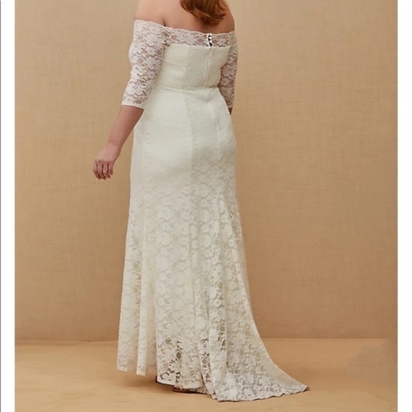 TORRID IVORY LACE OFF SHOULDER FIT & FLARE WEDDING DRESS - Picture 5 of 7